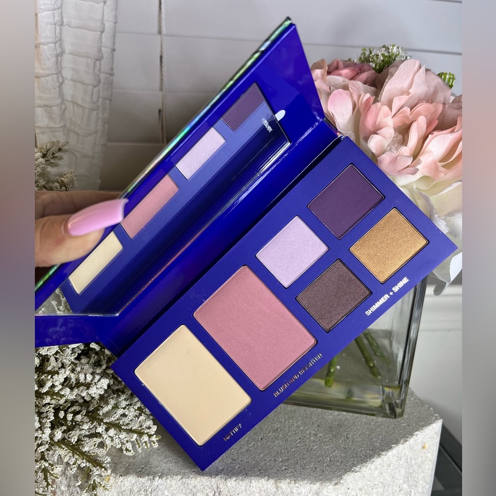 NIB - Clinique - Good to Glow All-In-One Palette